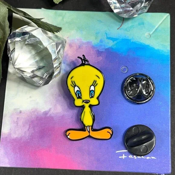 Tweety Bird Lapel Pin Bugs Bunny Brooch Badge Pin Accessories Jewelry Gift Pin - Picture 4 of 6